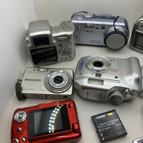 Assorted Compact Digital Camera Lot of 8 Kodak, Canon, Olympus, Casio For Parts - Picture 13 of 15